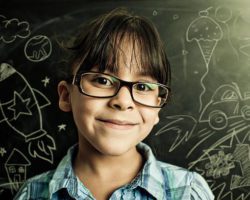 nino gafas colegio
